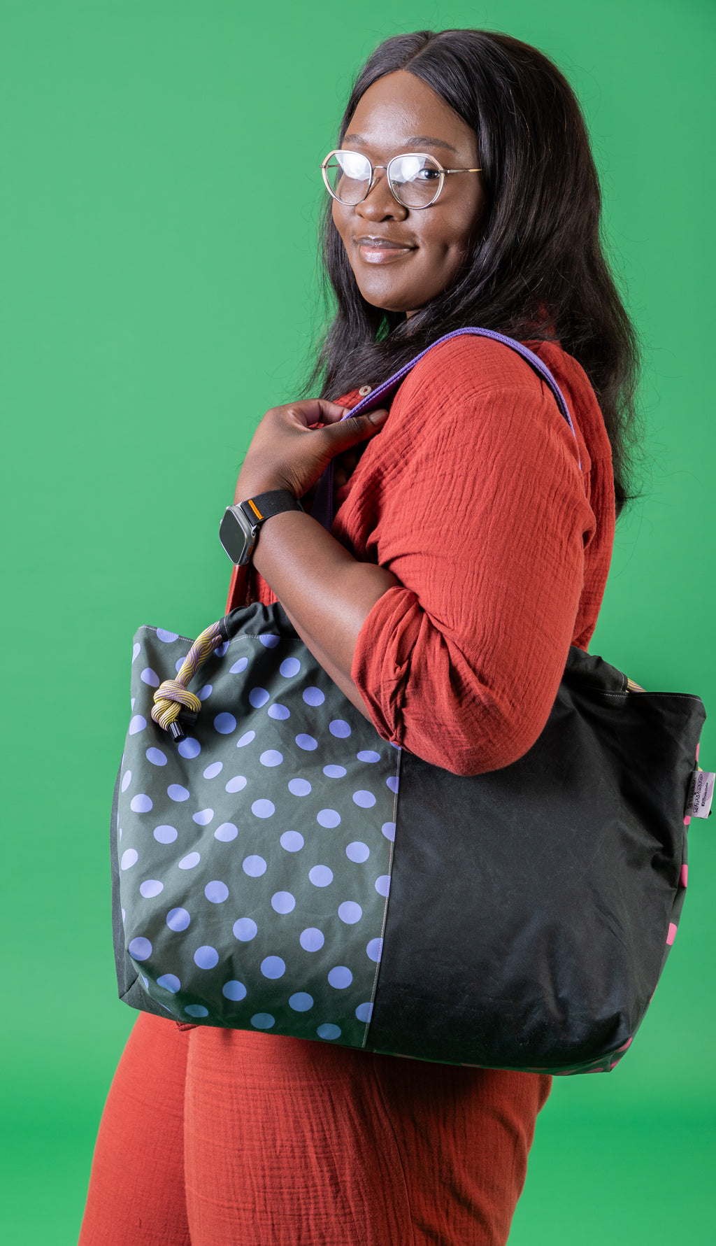 Polka Dots Maxi Tote Bag: Stylish Two-Colour Print for Fashion Enthusiasts