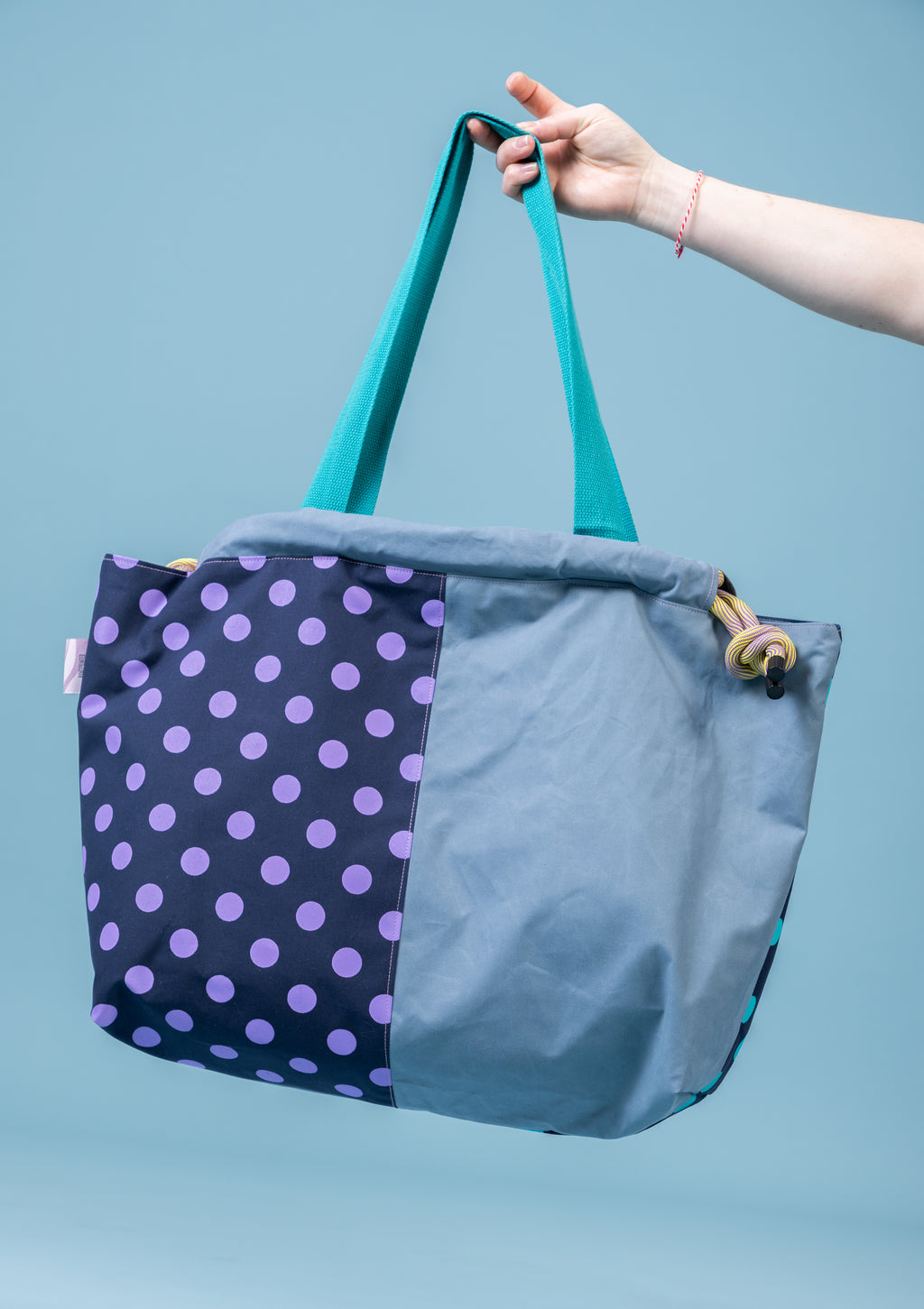 Polka Dots Maxi Tote Bag: Stylish Two-Colour Print for Fashion Enthusiasts