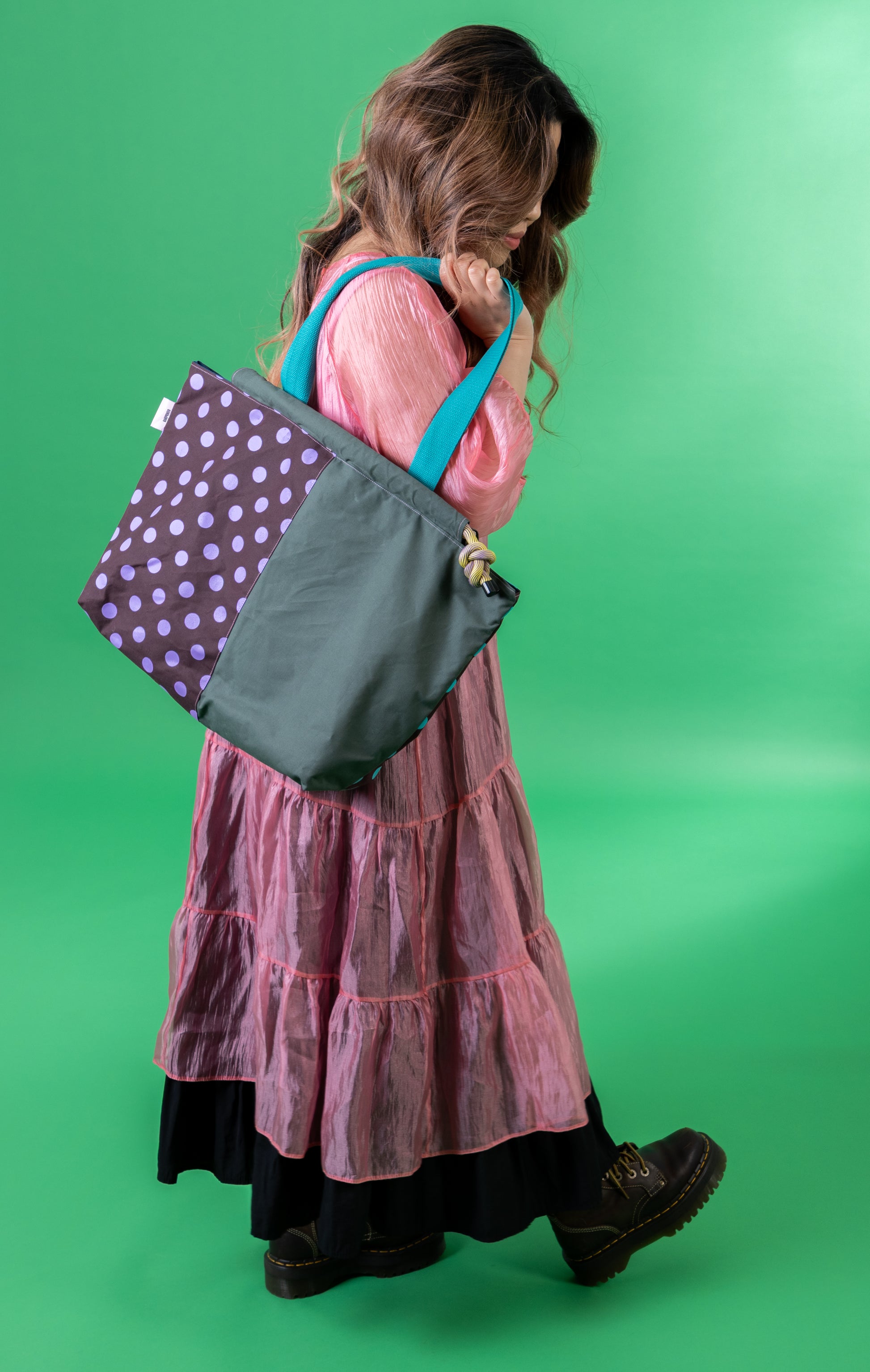 Polka Dots Maxi Tote Bag: Stylish Two-Colour Print for Fashion Enthusiasts