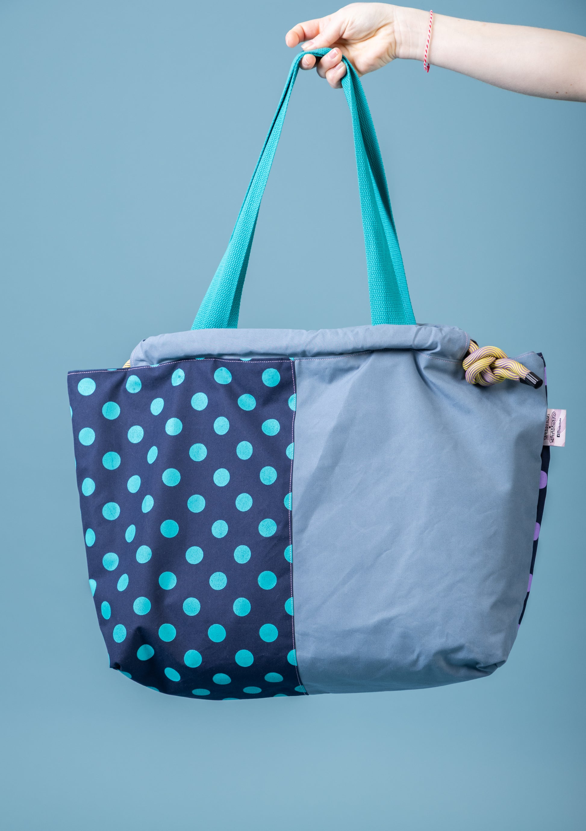 Polka Dots Maxi Tote Bag: Stylish Two-Colour Print for Fashion Enthusiasts